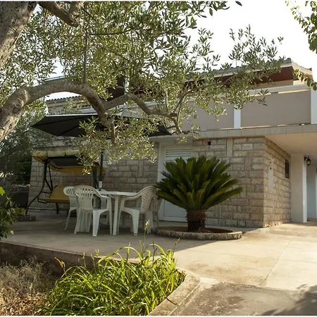 Apartment By The Sea Cove Mala Lamjana, Ugljan - 8449 Kali